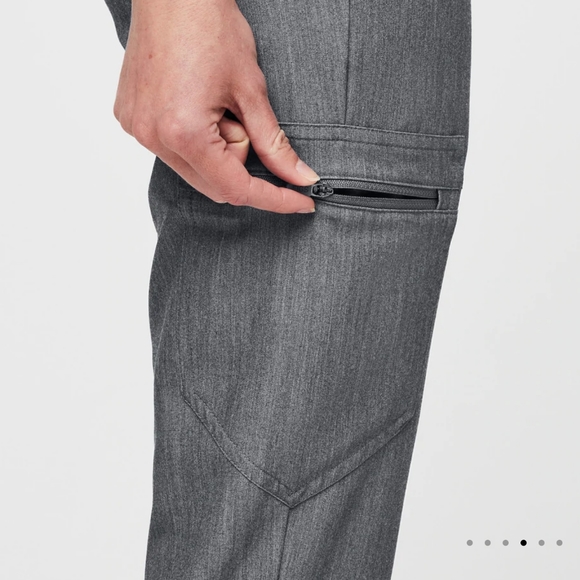 FIGS - Scrubs Top and Bottom Set - Picture 3 of 12